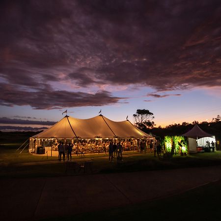 منتجع بولمان ماجينتا شورز المدخل المظهر الخارجي الصورة The tent at the 2011 Australian Open