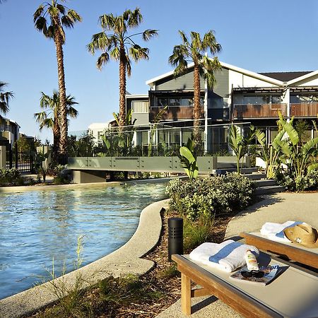 منتجع بولمان ماجينتا شورز المدخل المظهر الخارجي الصورة The resort's pool