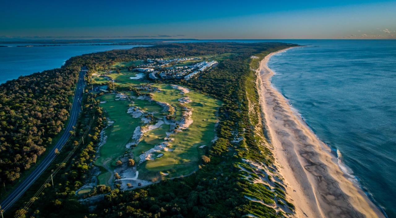 منتجع بولمان ماجينتا شورز المدخل المظهر الخارجي الصورة Aerial view of the golf course