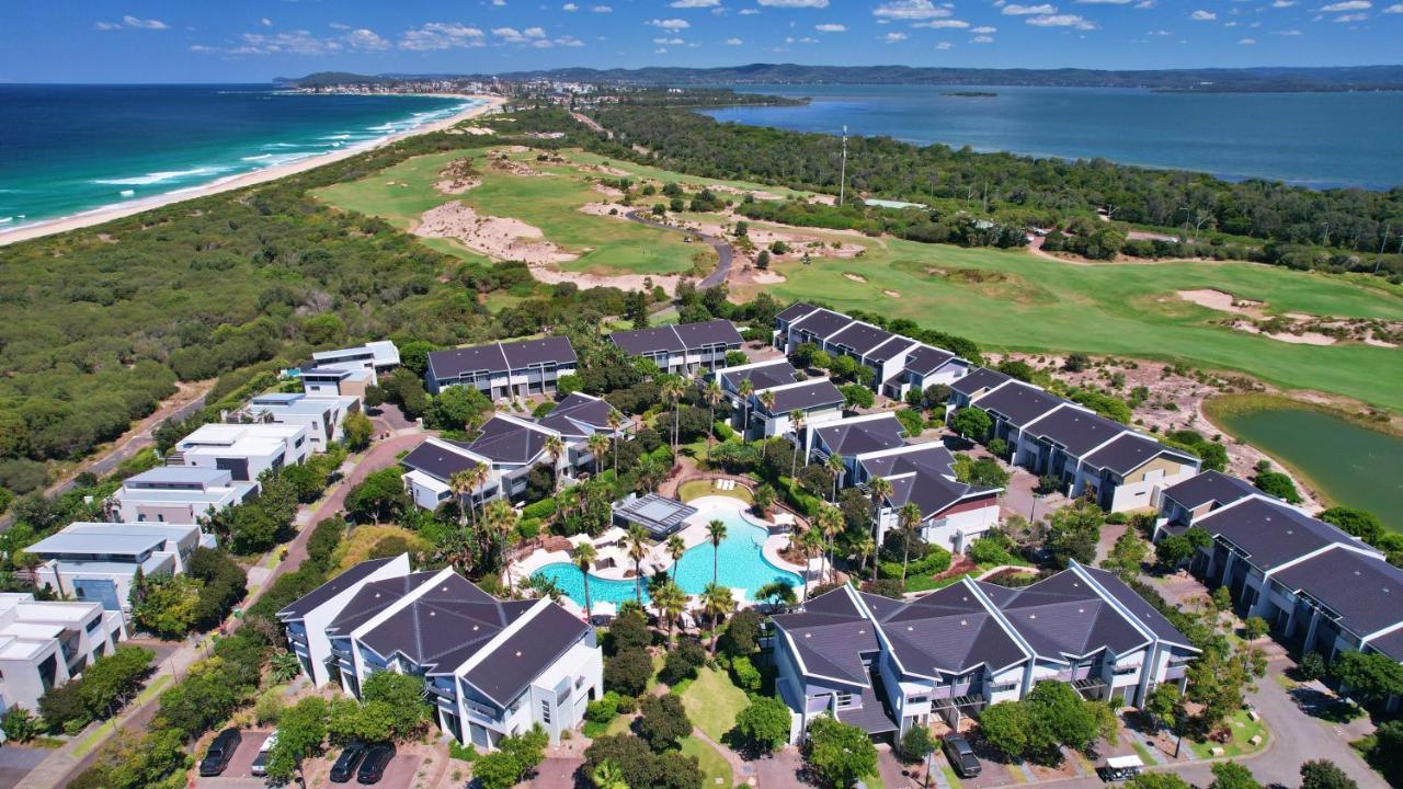 منتجع بولمان ماجينتا شورز المدخل المظهر الخارجي الصورة Aerial view of the golf course at the Bay Club