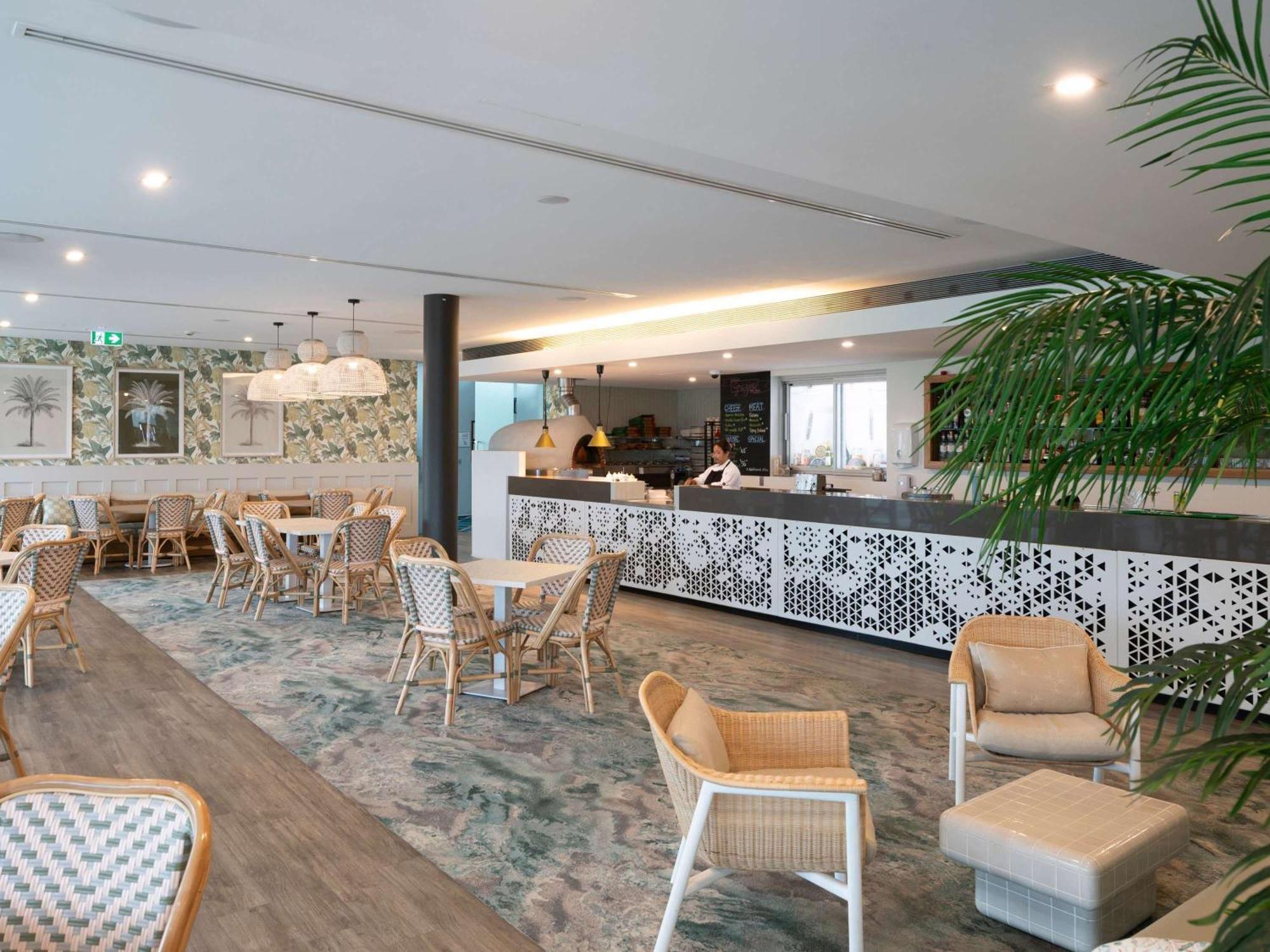 منتجع بولمان ماجينتا شورز المدخل المظهر الخارجي الصورة The lounge at the airport