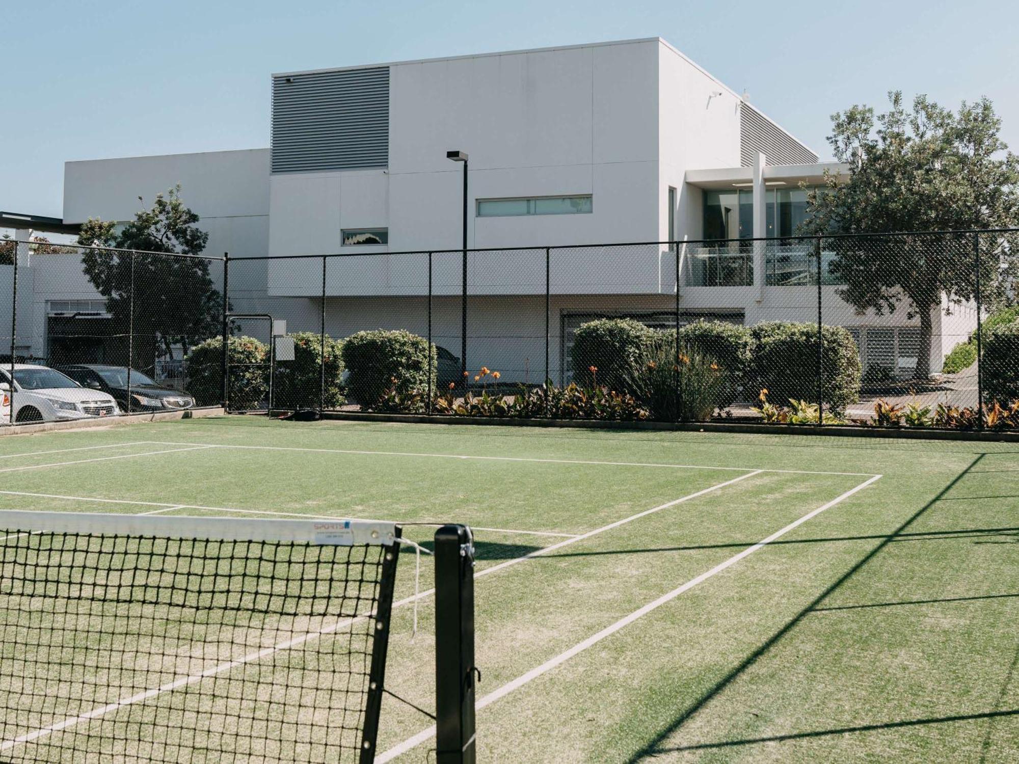 منتجع بولمان ماجينتا شورز المدخل المظهر الخارجي الصورة Tennis Club