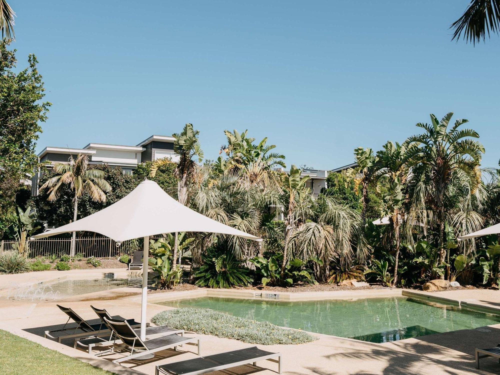 منتجع بولمان ماجينتا شورز المدخل المظهر الخارجي الصورة The pool at the 1770 Bay Hotel